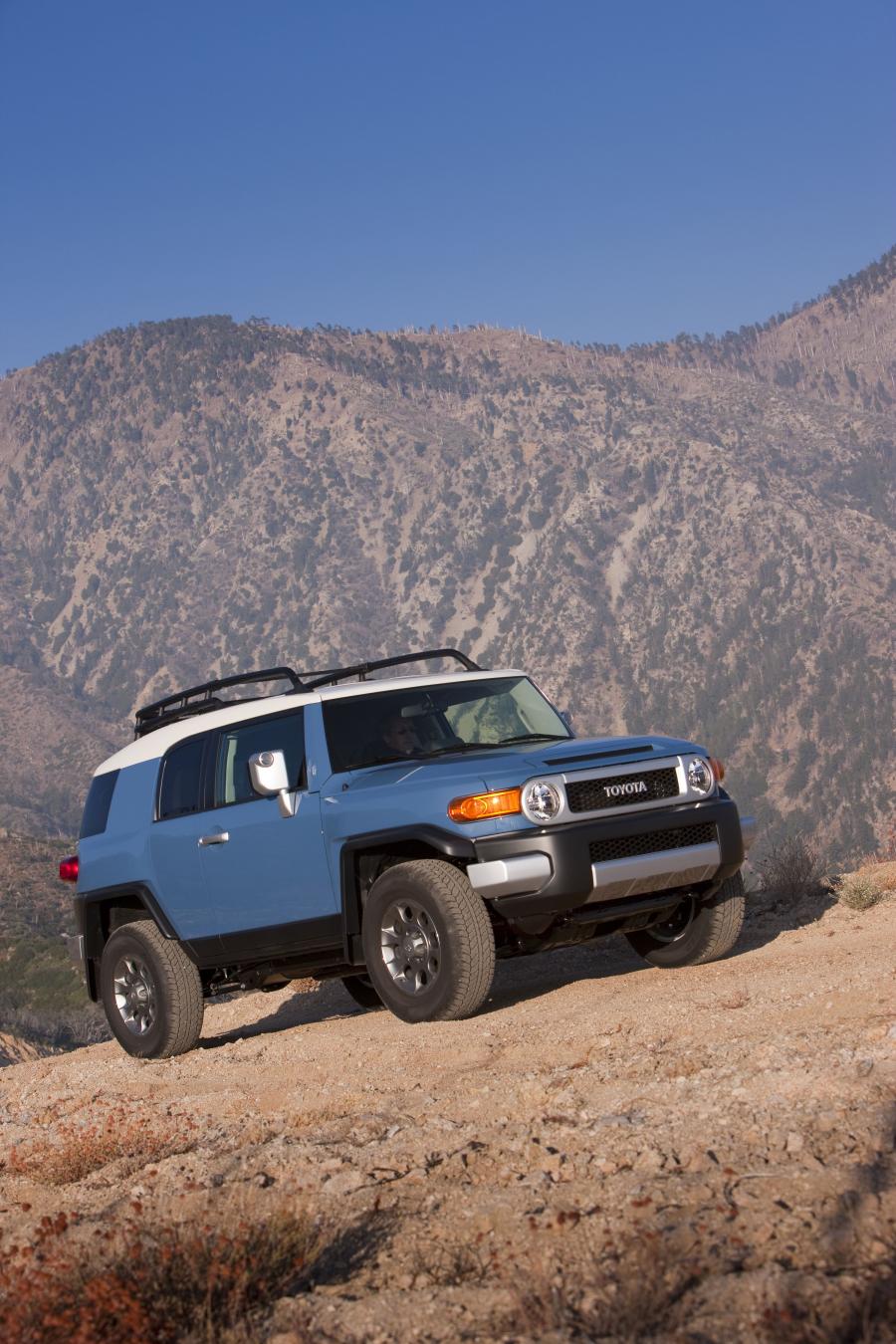  Toyota FJ Cruiser 2012 года  (фото 36 из 44)